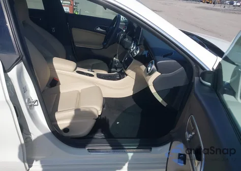 2017 Mercedes-Benz Cla 250 z USA, uszkodzony, nr VIN WDDSJ4EB2HN432567